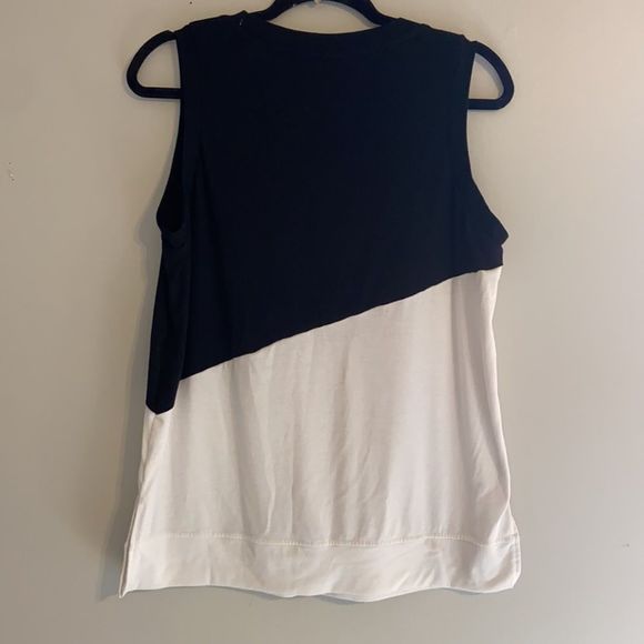 Black & White Sleeveless Round Neck Tank Top - Picture 4 of 6